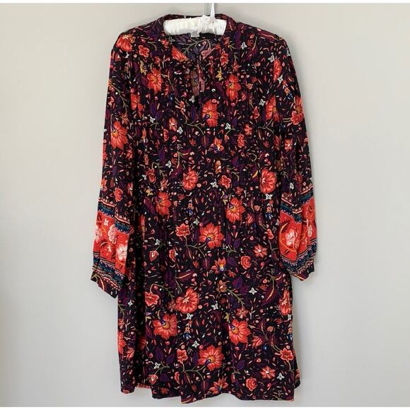 Reseller Bundle- size MEDIUM dresses, a skirt and a top - Picture 1 of 7